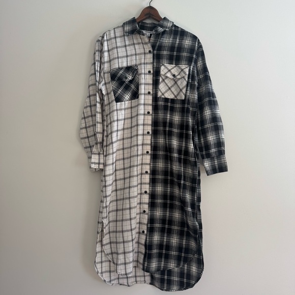 Steve Madden Rae Midi Shirt Dress Flannel in Multi Plaid Black White Size Small - Picture 2 of 9